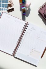 A5 Spiralli Daily Planner / Günlük Planlayıcı / İngilizce Planlayıcı / Planlayıcı Defter Lacivert Altın - Görsel 9