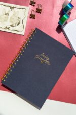 A5 Spiralli Daily Planner / Günlük Planlayıcı / İngilizce Planlayıcı / Planlayıcı Defter Lacivert Altın - Görsel 5